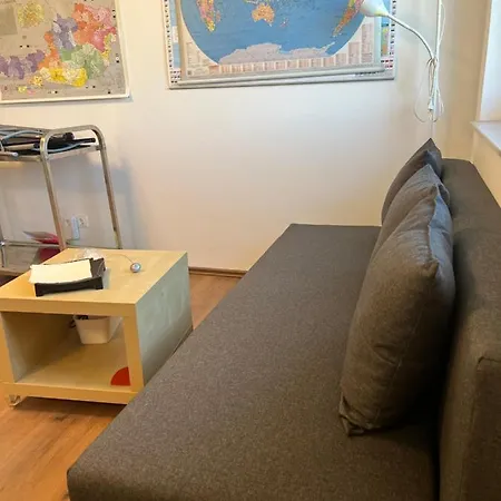 Ruhige Gruene Oase Bei Flughafen *