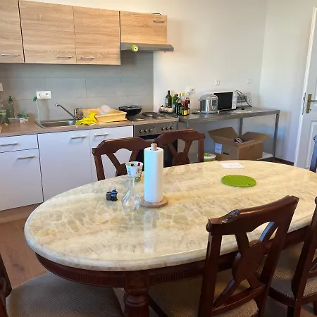 Ruhige Gruene Oase Bei Flughafen * שווכאט