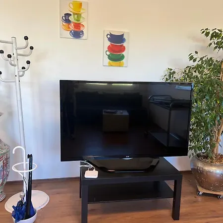 Ruhige Gruene Oase Bei Flughafen Apartment