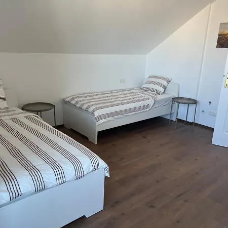 Apartment Ruhige Gruene Oase Bei Flughafen Schwechat