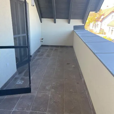 Ruhige Gruene Oase Bei Flughafen *